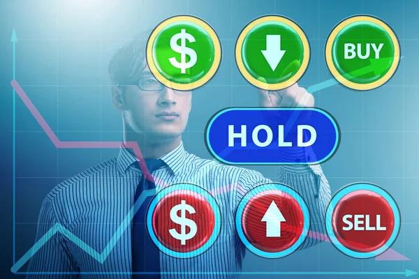 How can Spanish users access social trading on Pocket Option?